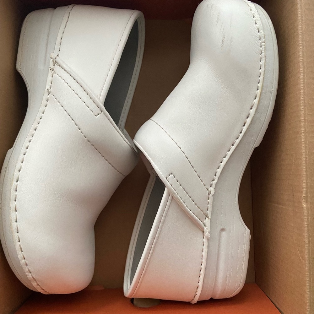 Dansko XP nursing clogs; size 40